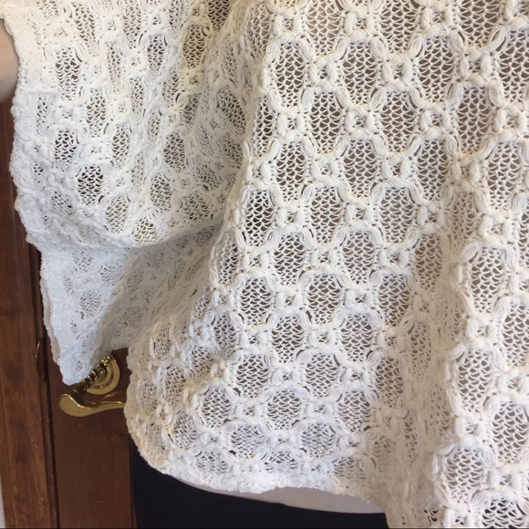 ❌SOLD!❌ Forever 21 Boho Lacey Crochet Ivory Cropped Poncho Sweater S Festival - Picture 5 of 8